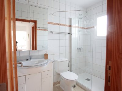 ba&ntilde;o